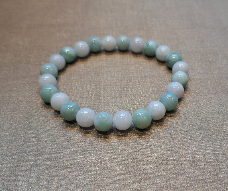 Natural jadeite jade bracelet in white and green type A - สร้อยข้อมือ - หยก สีเขียว