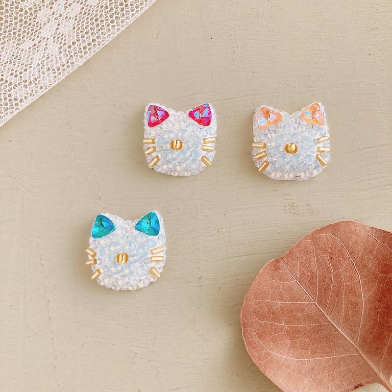 Triangle jewel cat ear brooch - เข็มกลัด - แก้ว สีเขียว