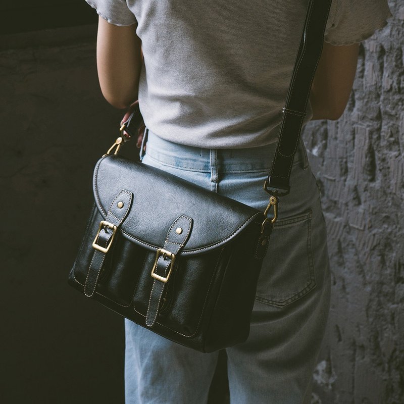 真皮復古經典郵差包 10580 黑V - 側背包/斜背包 - 真皮 黑色