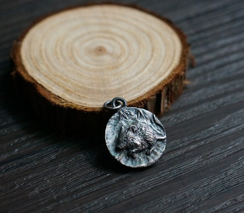 Xishan Handmade] Handmade Silver old zodiac rat year relief coin tag pendant play rat sculpture - พวงกุญแจ - เงิน 