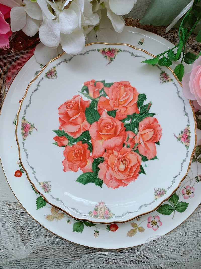 British-made Royal albert hand-painted 1990 hand-painted limited cake plate dessert plate in stock brand new - Other - Porcelain Red