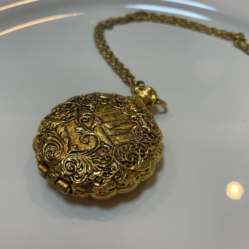 Vintage MAX FACTOR golden flower and bird embossed retro compact powder box - Other - Other Metals 