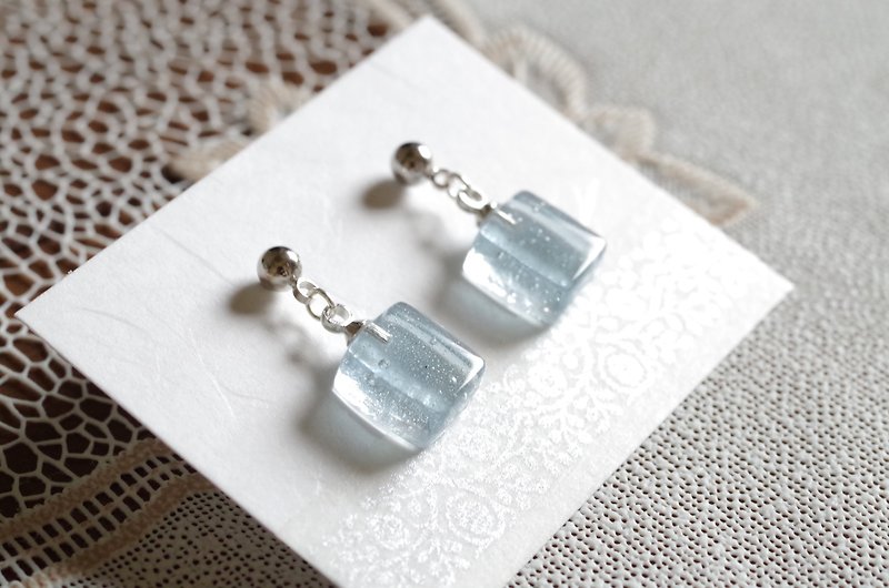 Glass square earrings <morning dew> - ต่างหู - แก้ว สีน้ำเงิน