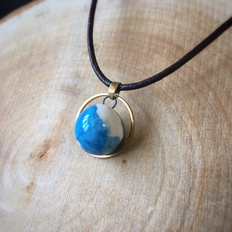 [Fragrance Diffusion Necklace] Perfume Essential Oil Necklace - Sky Blue Cloud Smoke Glaze | Handmade Pottery | Fragrance Diffusion - สร้อยคอ - เครื่องลายคราม สีน้ำเงิน