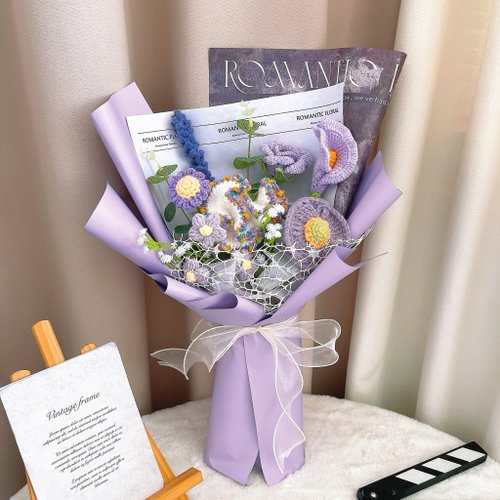 TheBloomCrafter 2025母親節花束紫色手工鉤織花束混搭 - 包含小雛菊、康乃馨、虞