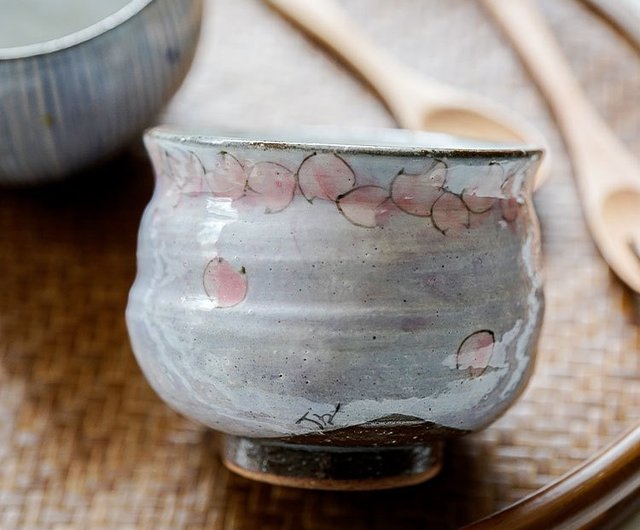 有名作家手描き模型】九谷焼 散桜抹茶茶碗（グリーン・ピンク桜