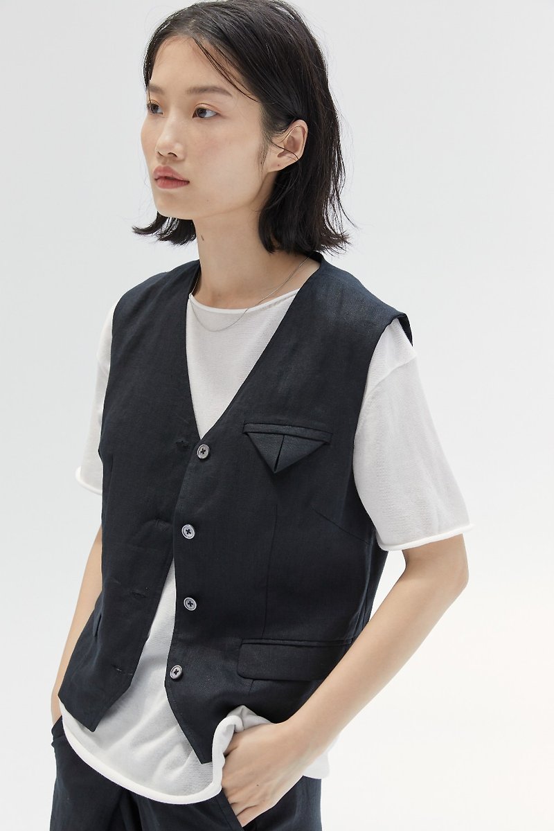 Black two-tone linen short V-neck cardigan vest Cool unisex sleeveless single-breasted pocket vest - เสื้อผู้หญิง - ผ้าฝ้าย/ผ้าลินิน สีดำ