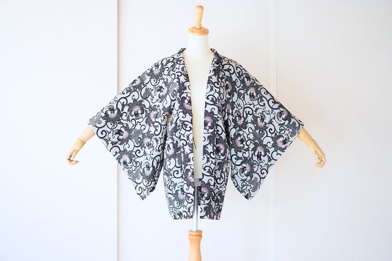 Vintage kimono jacket, Haori, Japanese Kimono /4630 - 女大衣/外套 - 絲．絹 黑色