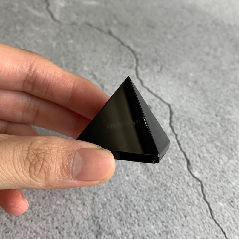 [Slightly Defective Refurbished] Pyramid-Obsidian Office Decoration One Object One Picture - ของวางตกแต่ง - เครื่องเพชรพลอย สีดำ