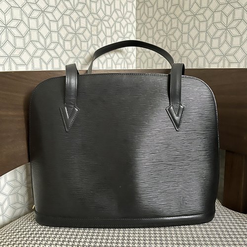 Black Louis Vuitton Handbag Ripple Detailed Leather Silver