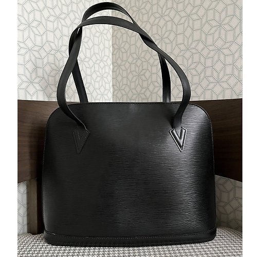 Black Louis Vuitton Handbag Ripple Detailed Leather Silver