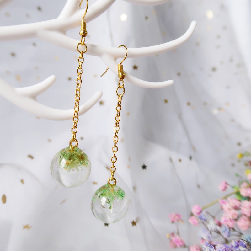 Fresh green flower earrings - Earrings & Clip-ons - Resin 