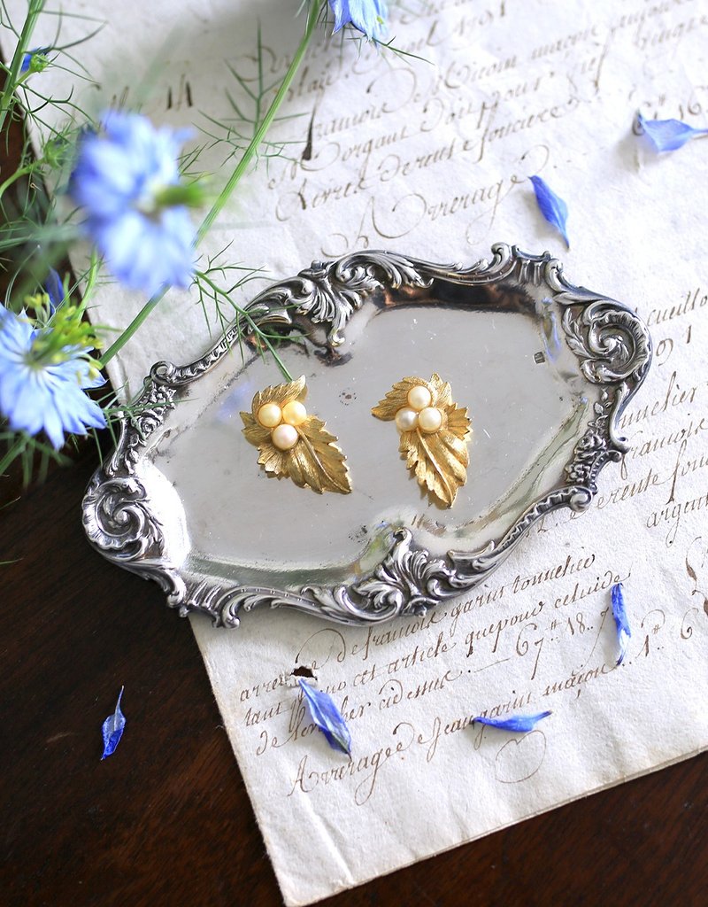 French [Romantic Flower Feather Roll] Antique Small Plate Tray Business Card Plate Ornament Plate - Other - Other Metals Silver