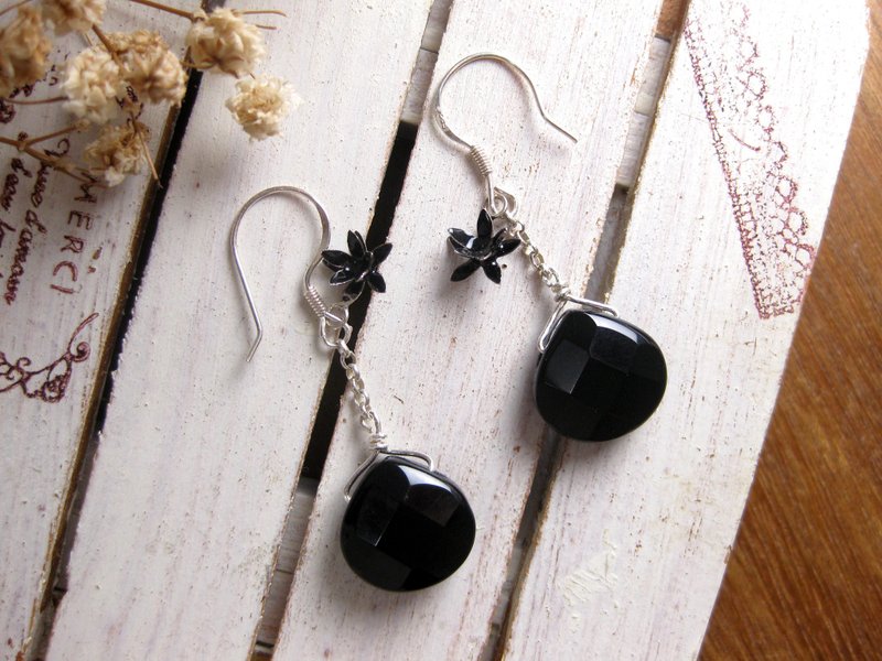 Sterling silver design earrings black agate + 925 Silver(ear hook) / gorgeous personality / - ต่างหู - วัสดุอื่นๆ สีดำ