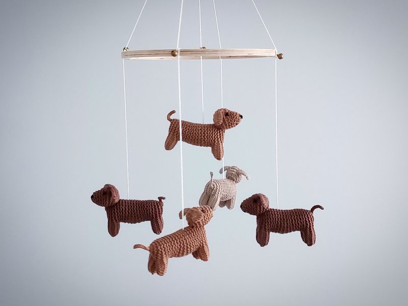 Dachshuns baby mobile, Dogs crib mobile, Animal nursery theme, Knitted mobiles - 寶寶/兒童玩具/玩偶 - 羊毛 咖啡色
