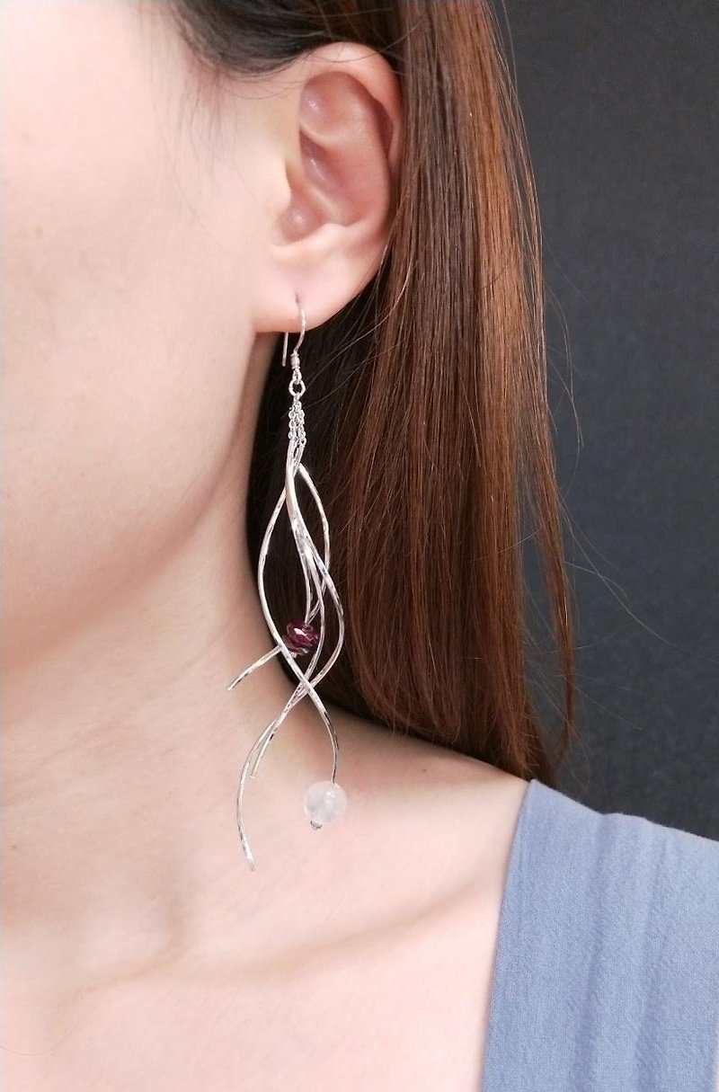 [The only product] pink crystal * red garnet swirl tassel ear ear clip earrings - Earrings & Clip-ons - Semi-Precious Stones Silver