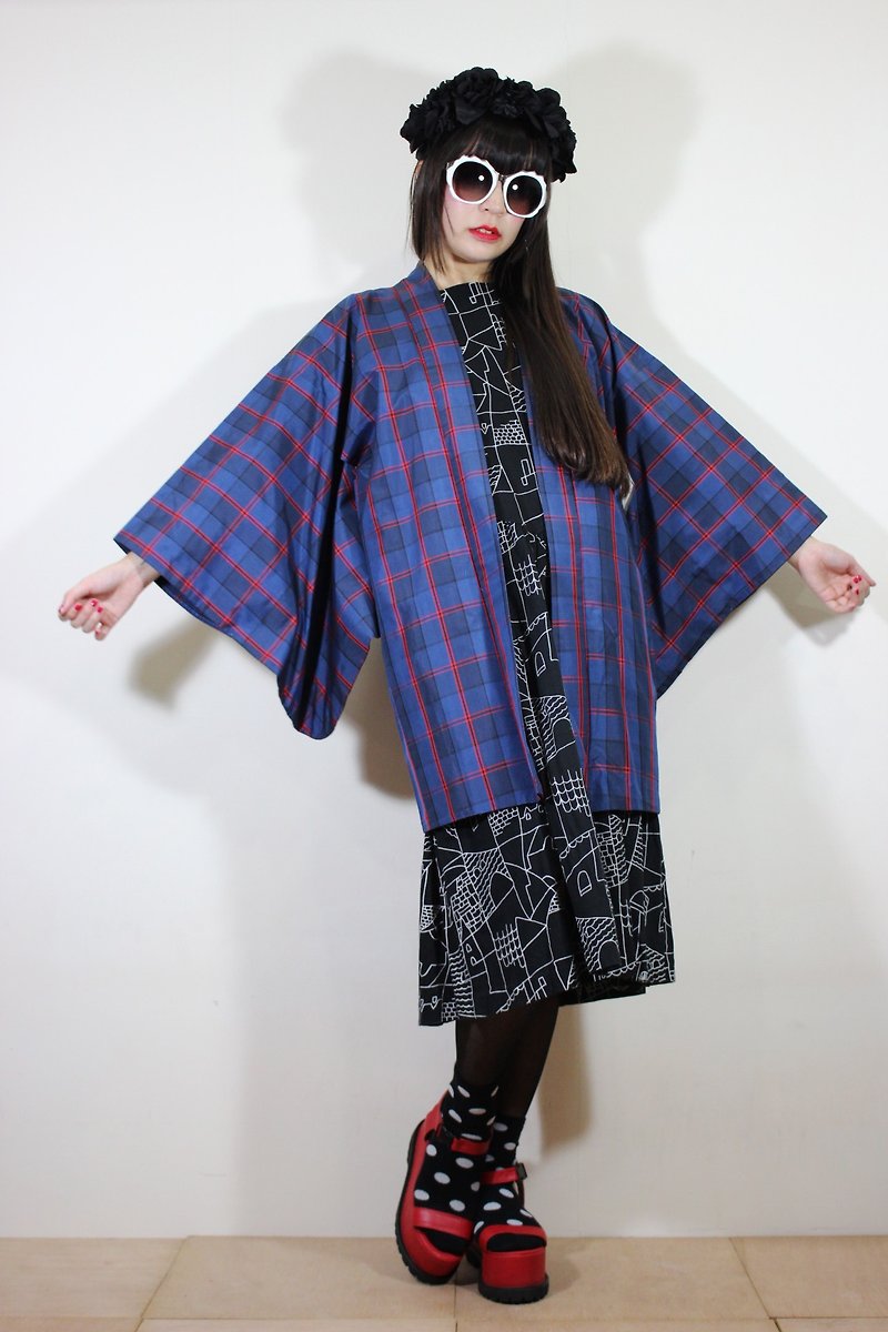 F2069 [Nippon kimono] (Vintage) Blue Red Plaid Japanese kimono haori (お wa ri) (Recommended birthday gift a good thing) - เสื้อแจ็คเก็ต - ผ้าฝ้าย/ผ้าลินิน สีน้ำเงิน
