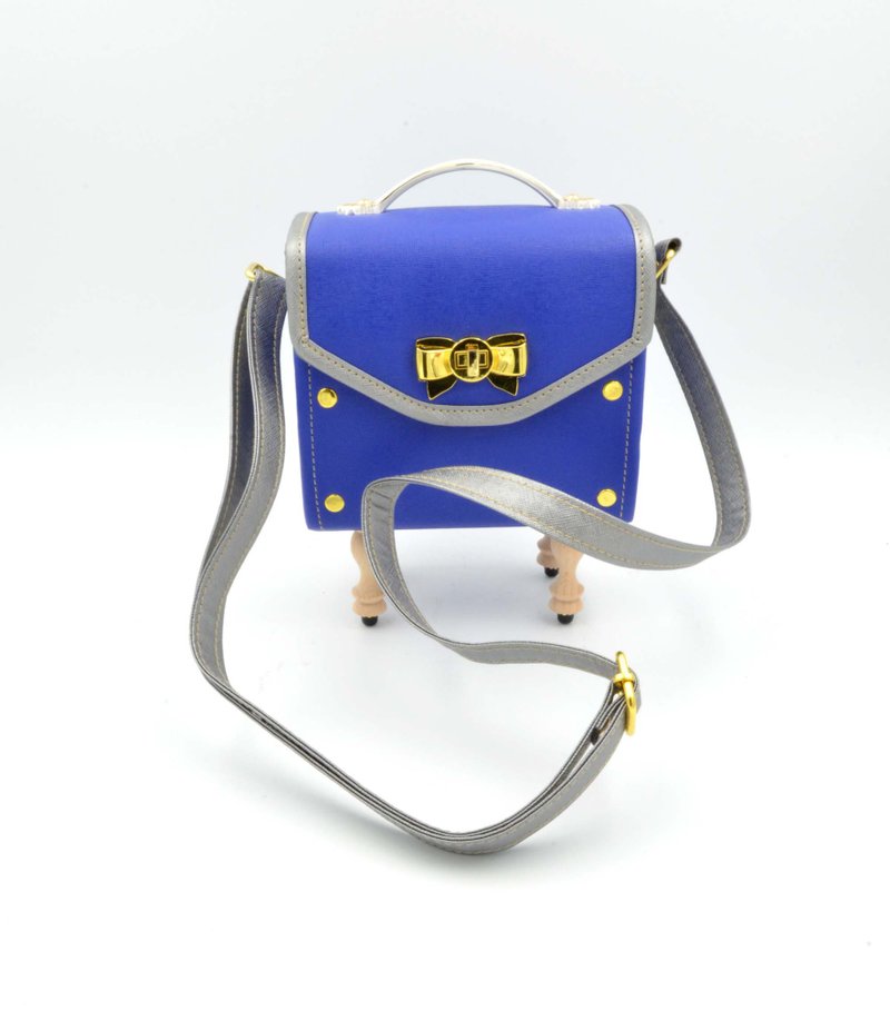 Blue PU imitation leather wooden foot embellished with amphibole crystal chain handbag retro door handle delicate and cute fashion - Messenger Bags & Sling Bags - Other Materials Blue