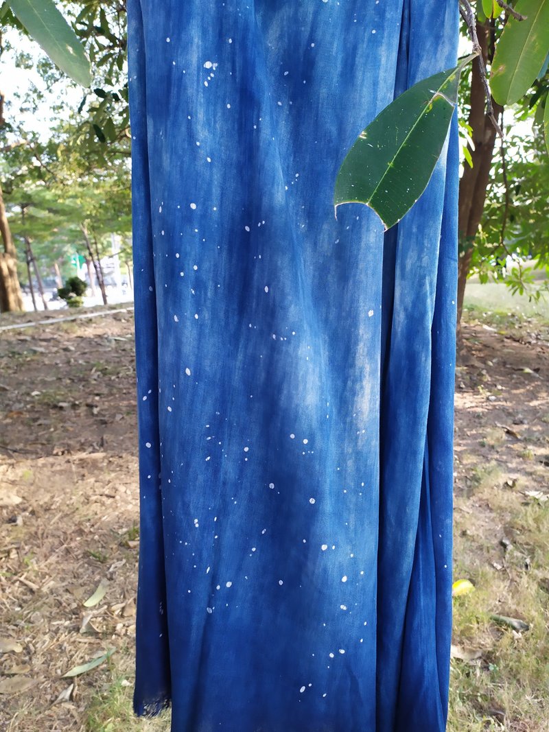 Free dyeing isvara blue dyeing hand batik scarf universe series small universe - Knit Scarves & Wraps - Cotton & Hemp Blue