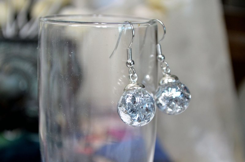 銀箔玻璃球耳環 一對 12mm 液態流動金箔 銀箔 飄浮浪漫風 - 耳環/耳夾 - 玻璃 銀色