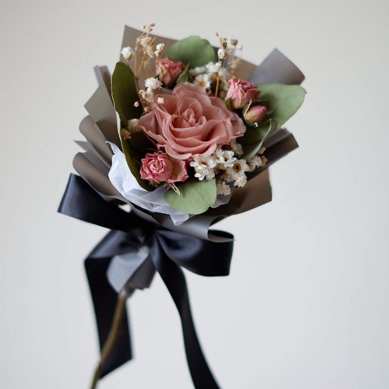 To be continued | Vintage tea powder eternal rose long bouquet Valentine's day girlfriend spot - Dried Flowers & Bouquets - Plants & Flowers Khaki