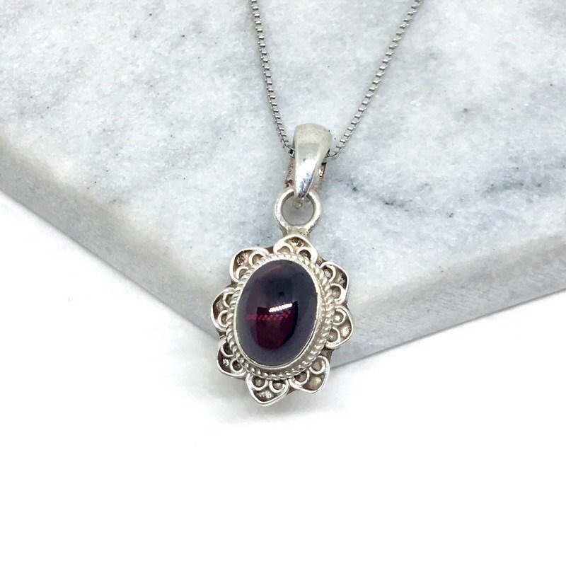 Egg face garnet 925 sterling silver lace necklace Nepal handmade mosaic production - Necklaces - Gemstone Red