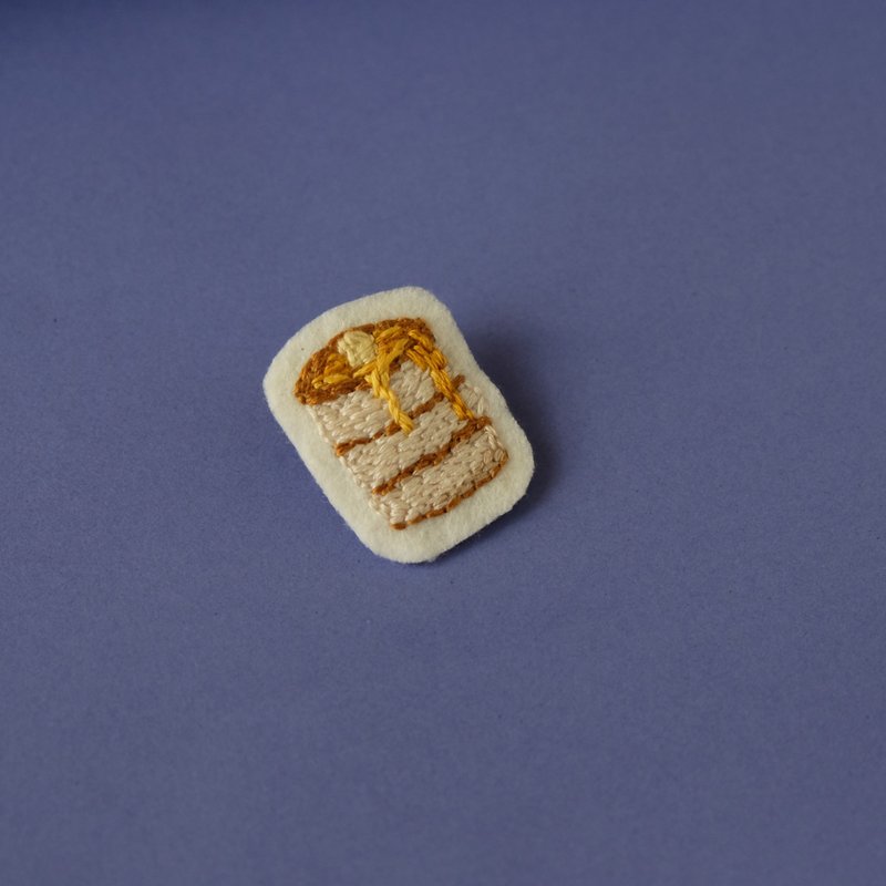 Pancake Brooch - 胸針 - 繡線 