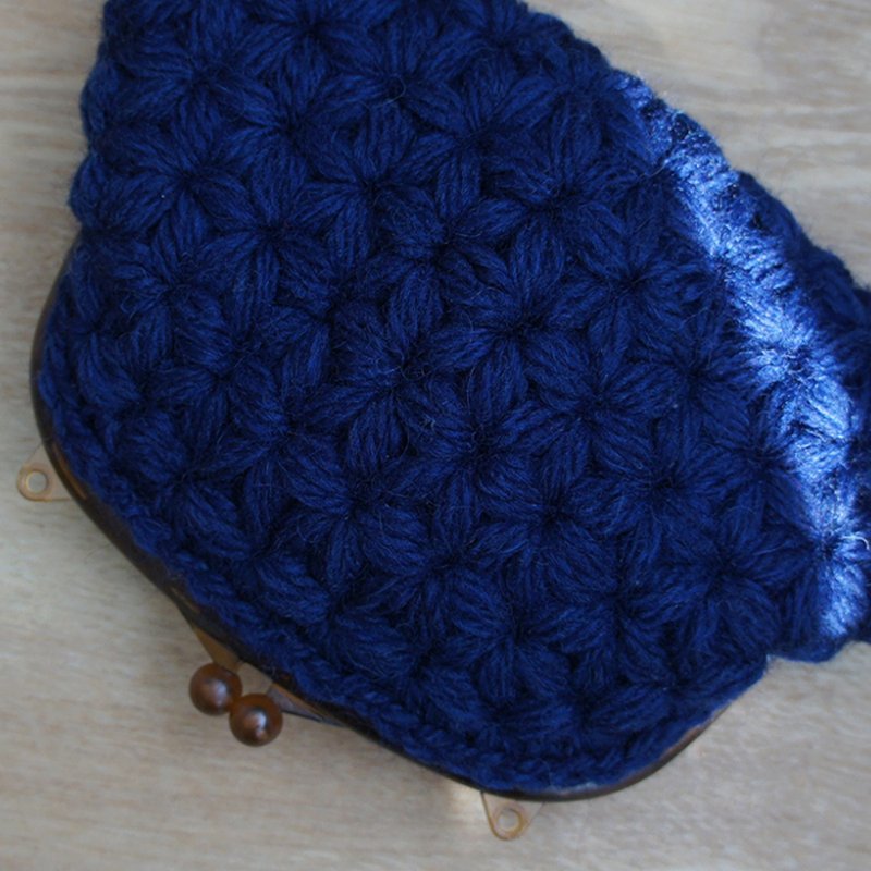 Ba-ba handmade Jasmine Stitch crochet Petit bag No.C1301 - กระเป๋าเครื่องสำอาง - วัสดุอื่นๆ สีน้ำเงิน
