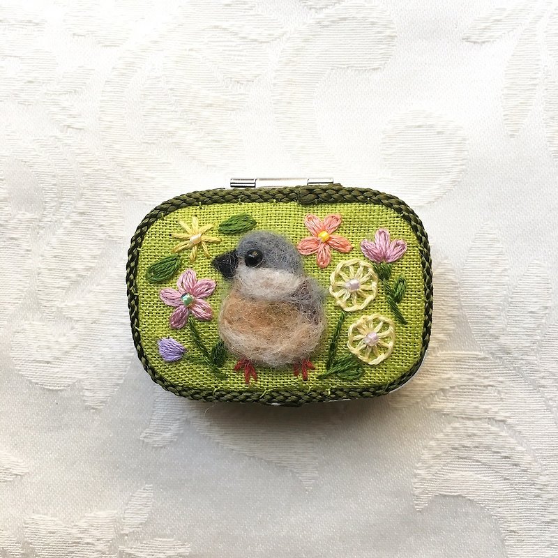 pill case of java sparrow  chick - Other - Wool Green