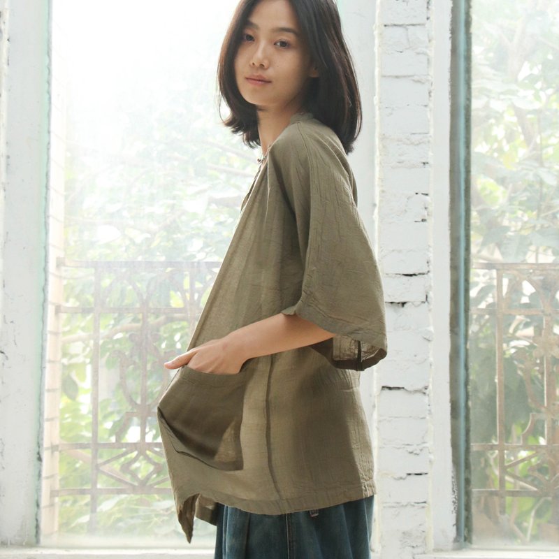 Cardigan three-quarter sleeve thin blouse/mousse cloth brown - เสื้อแจ็คเก็ต - ผ้าฝ้าย/ผ้าลินิน สีกากี