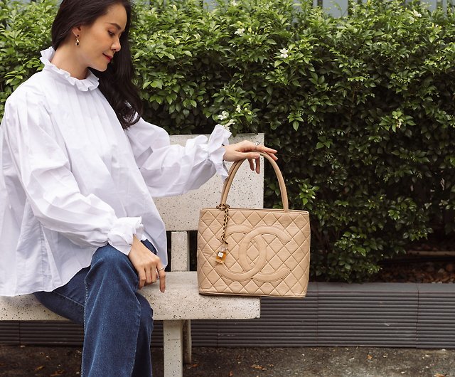 Milk Brown Chanel Gold Coin Bag Chanel CC Shopping Tote Bag - Shop  aparischic Handbags & Totes - Pinkoi