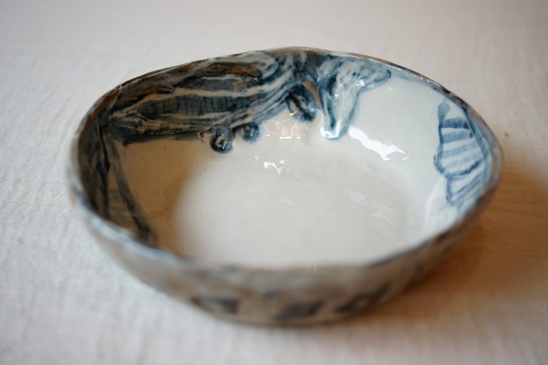 Hand-kneaded powder lead round dish indigo dyeing 12cm shallow bowl sauce dish to pay snack plate decoration plate - Plates & Trays - Pottery Blue