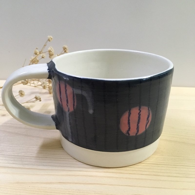 Round Handmade Ceramic Cup - Black / Pink Circle - แก้วมัค/แก้วกาแฟ - ดินเผา สีดำ