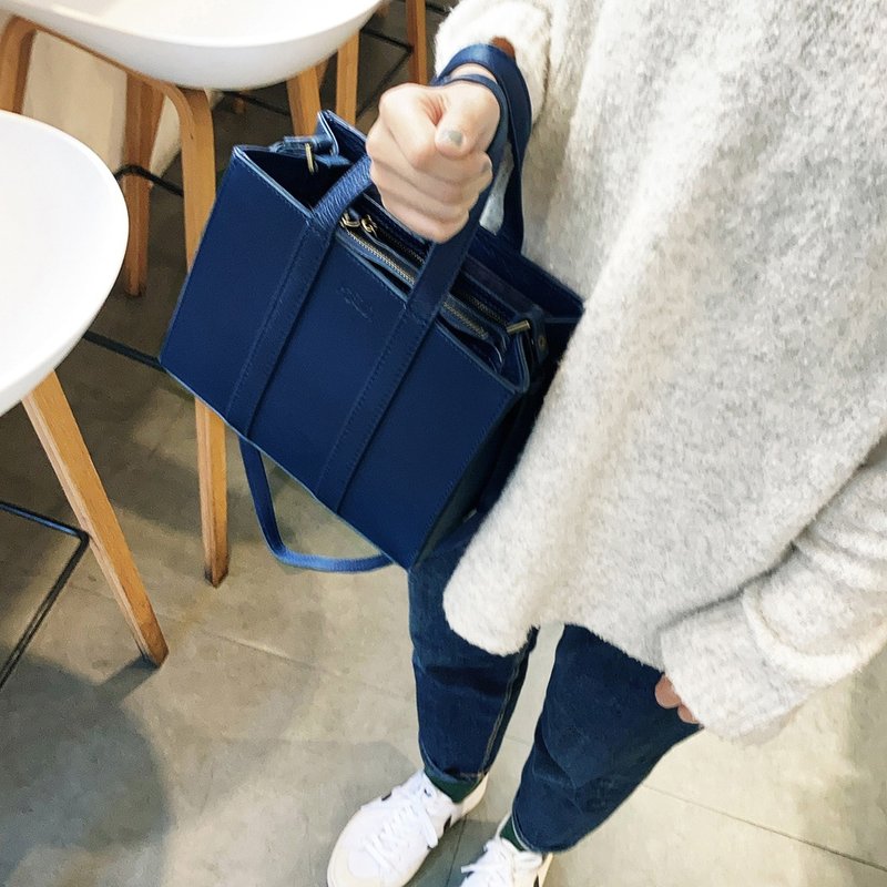 Passion small square bag classic blue handbag/shoulder/crossbody - กระเป๋าแมสเซนเจอร์ - หนังแท้ สีน้ำเงิน