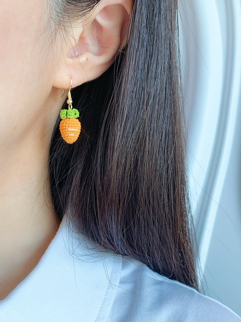 手工編織微鈎蘿蔔S925銀耳環 - 耳環/耳夾 - 繡線 多色