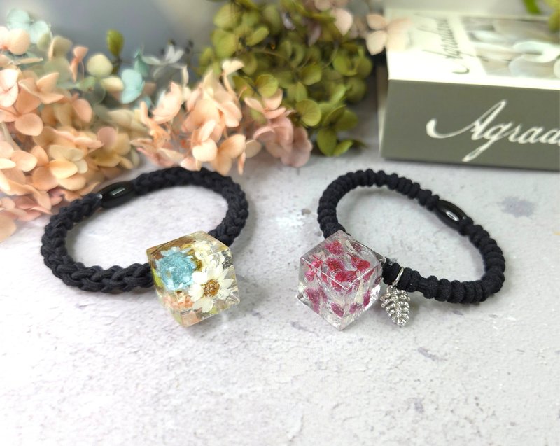 Preserved flower resin headband with large ice cubes and gypsophila among the flowers - Hair Accessories - Resin Multicolor
