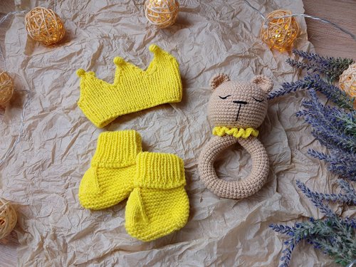 Rizhik toys Gift box for children's set yellow / rodents in the form of hare, crown, booties
