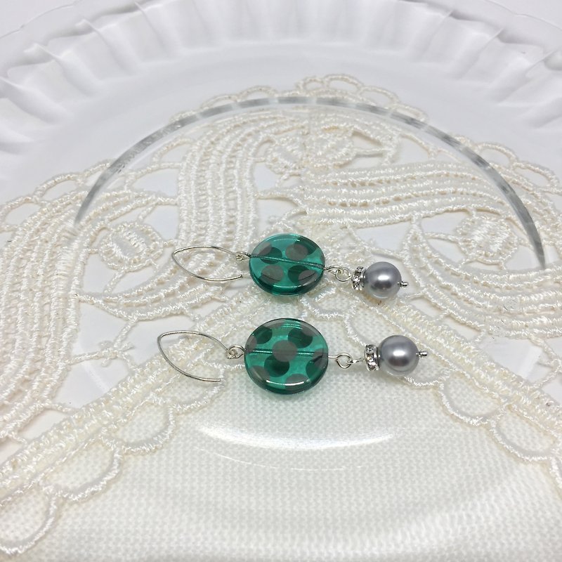Shiny polka dots earrings - transparent green - ต่างหู - วัสดุอื่นๆ 