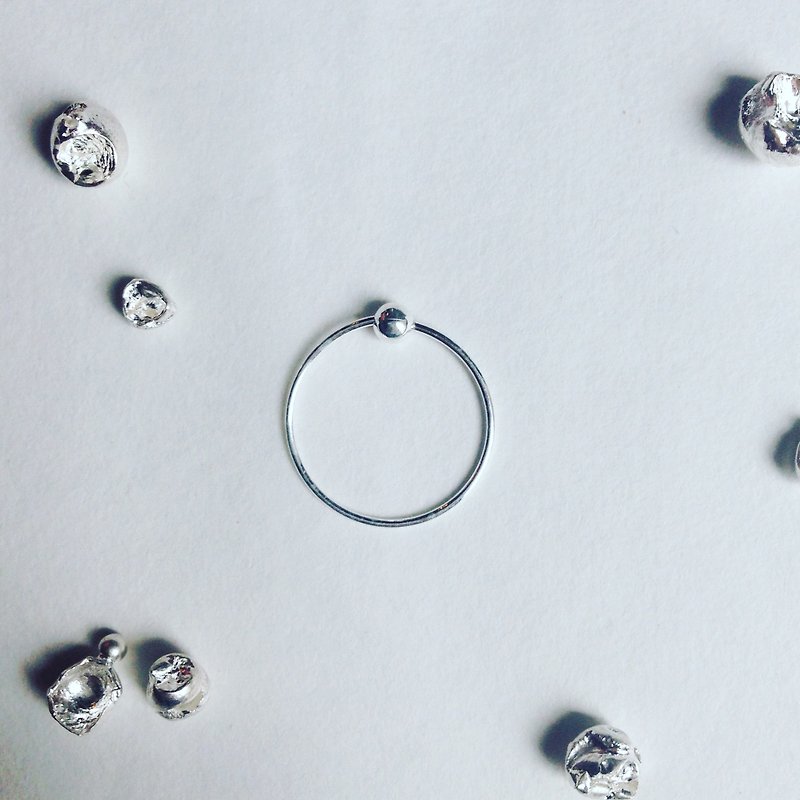 Minimalism circle .925 silver earrings_single earring for sale - ต่างหู - โลหะ สีเทา