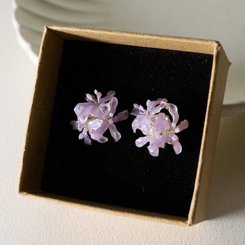【カスタマイズ可】マンジュシャゲ - レジンピアス・イヤリング 紫 彼岸花 ディップアート クリスタルアート - ピアス・イヤリング - レジン パープル