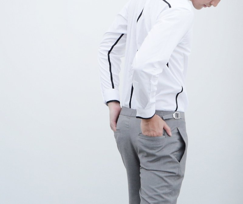 White cotton shirt with black straight line combine - 男襯衫/休閒襯衫 - 棉．麻 白色