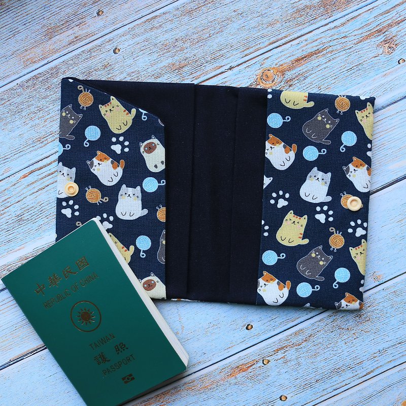 【Hide and Seek】Hand-made passport cover passport holder passport cover passport bag pure handmade - ที่เก็บพาสปอร์ต - ผ้าฝ้าย/ผ้าลินิน สีน้ำเงิน