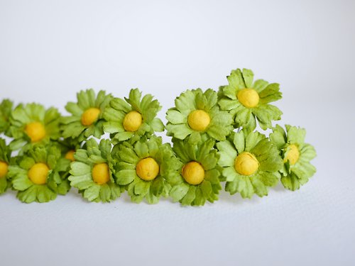 makemefrompaper Paper Flower, 25 pieces DIY small daisy flower size 3 cm., fresh green color
