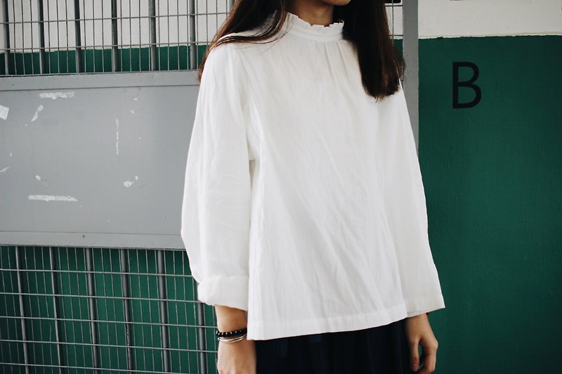 Flower collar shirt - white - เสื้อผู้หญิง - ผ้าฝ้าย/ผ้าลินิน ขาว