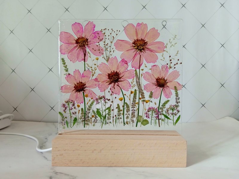 Pressed real flower nightlight USB LED wood base night light, home decor - โคมไฟ - เรซิน สีม่วง