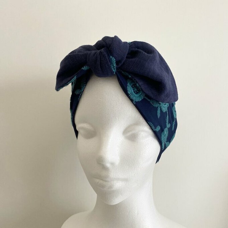[Limited quantity] Can be used as both a turban and a scarf [With ice pack] Total embroidery pattern Flower pattern neck cooler Hair band Natural material Cotton - ผ้าพันคอ - ผ้าฝ้าย/ผ้าลินิน สีน้ำเงิน