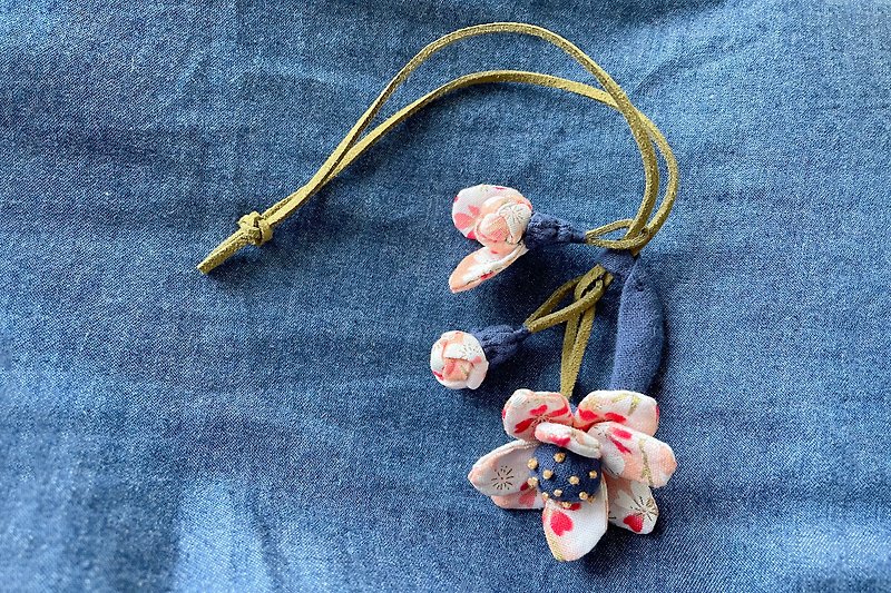 One finger fabric | Printed cotton | Flower button knot | Diffuser pendant accessories - พวงกุญแจ - ผ้าฝ้าย/ผ้าลินิน 