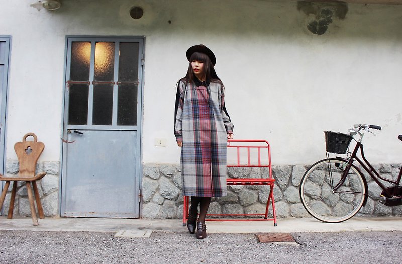 F3051 [Vintage dress] {} Italian system in standard gray red checkered black velvet collar long-sleeved cotton dress (Made in Italy) - One Piece Dresses - Cotton & Hemp Gray
