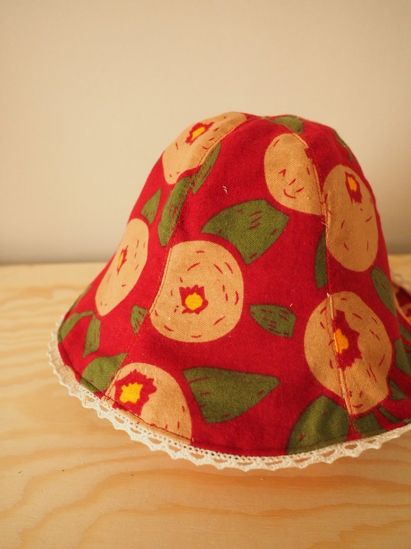 Handmade reversible sun protection hat Cat with floral pattern - หมวกเด็ก - ผ้าฝ้าย/ผ้าลินิน สีแดง