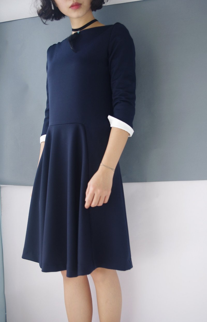 4.5studio-手作訂製款-深藍一字領波浪裙翻袖氣質洋裝 - 連身裙 - 聚酯纖維 藍色